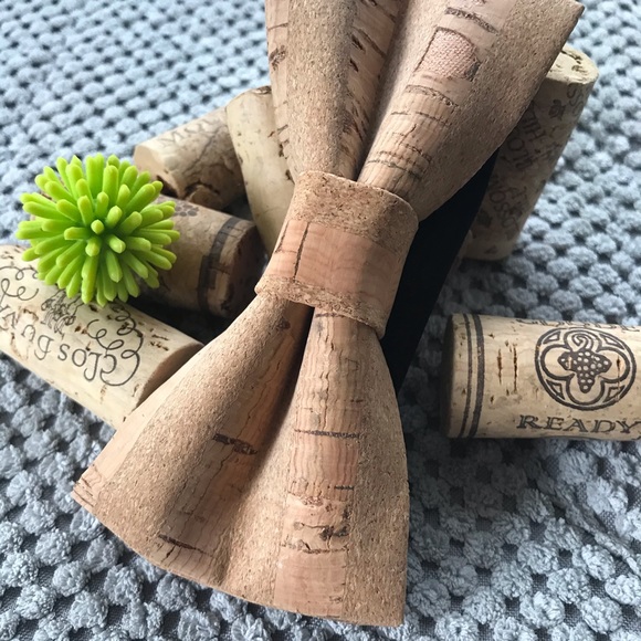 Unique Cork Bow Tie - Picture 2 of 2